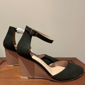 Classic Black/Tan Ankle-Strap Wedges (sz 10)